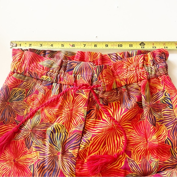House of Harlow 1960 Linen Blend Tropical Print Shorts - Picture 15 of 16